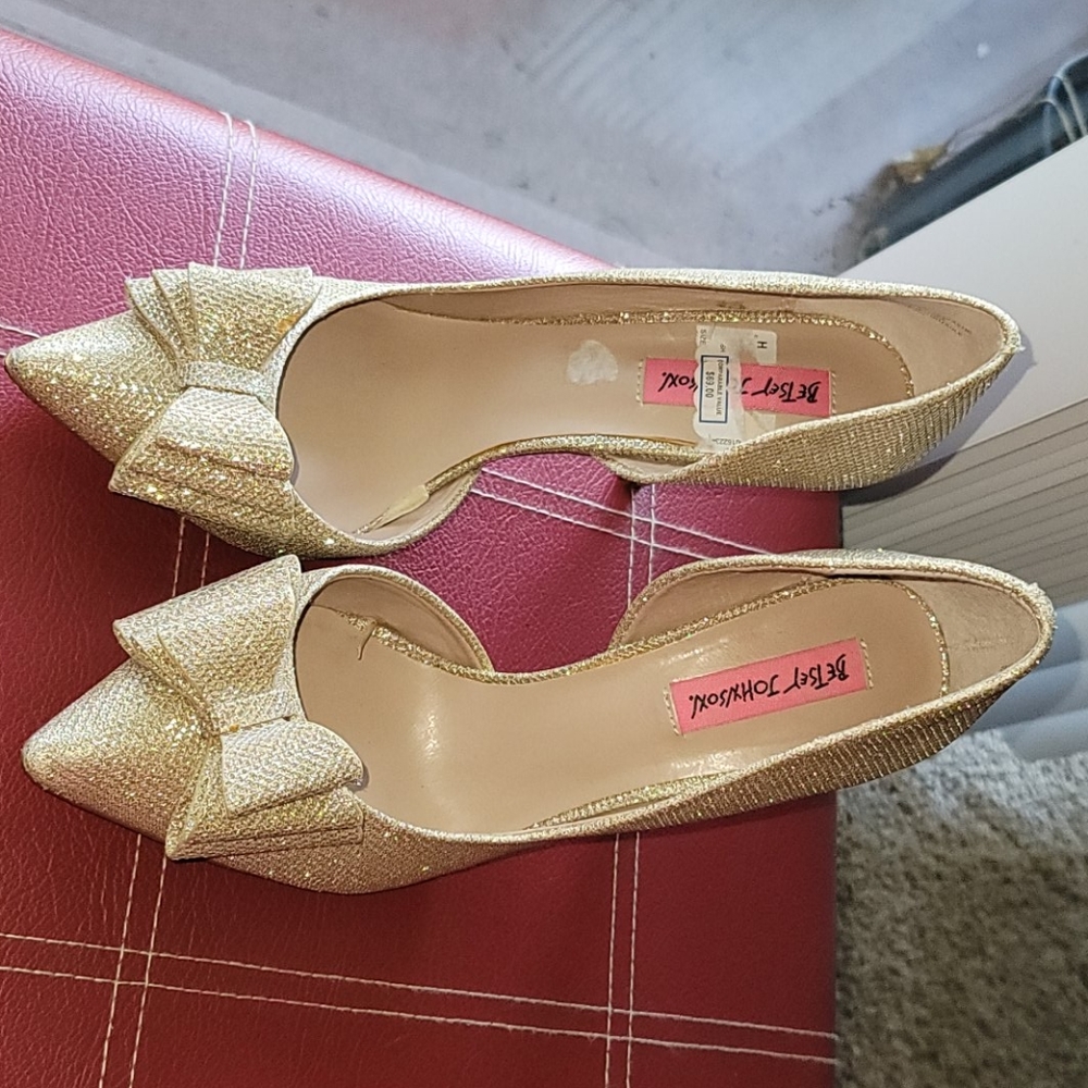 Shoes - Picture 2 of 4
